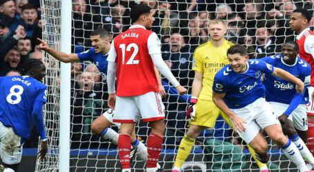 Dream debut for new manager Sean Dyche as Everton stuns Arsenal