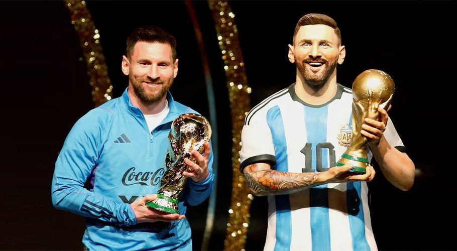 Football - Copa Libertadores - Draw - Conmebol headquarters, Luque, Paraguay - March 27, 2023 Argentina's Lionel Messi poses with a statue of himself holding the World Cup during the Conmebol event. REUTERS/Cesar Olmedo/