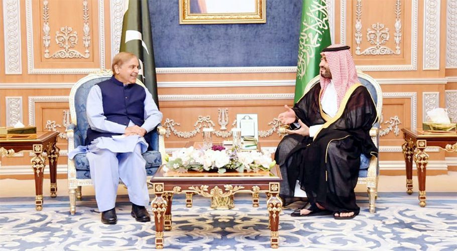 Prime Minister Shehbaz Sharif, along with members of his entourage, held a bilateral meeting with Saudi Crown Prince Mohammed bin Salman in Riyadh in 2022. (File Photo)