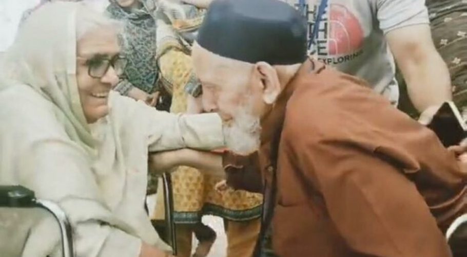 On Monday, the 81-year-old Mahinder Kaur and her family travelled from India to the Gurdwara through the Kartarpur Corridor, while her 78-year-old brother Sheikh Abdullah Aziz and his family arrived there from Kashmir, as per Hindustan Times.
