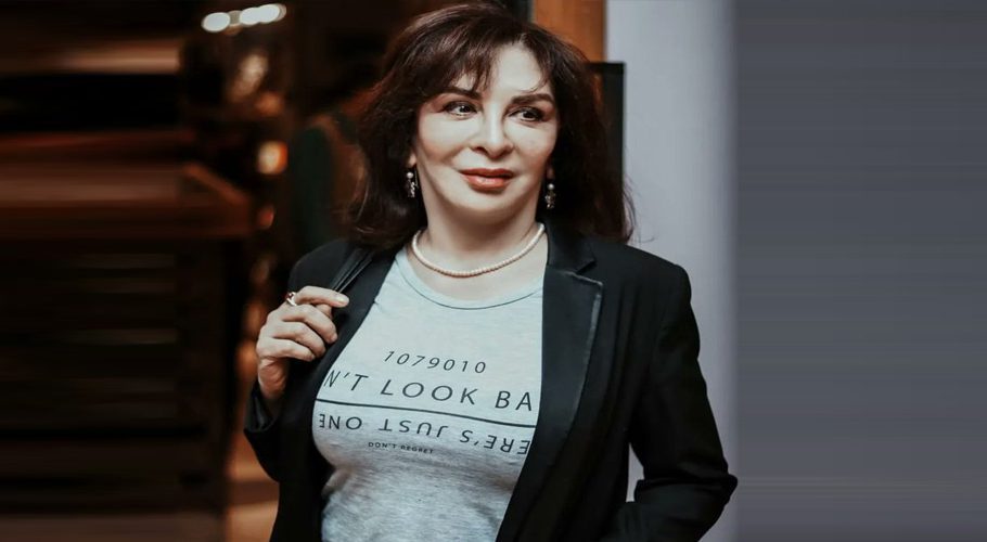 Actress Afsaneh Bayegan appeared without the mandatory hijab in a ceremony in Tehran to honor the career of actor Atila Pesyani Sunday.(Credit: IranHumanRights.org)