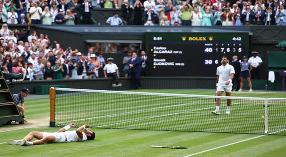 Tennis - Wimbledon - All England Lawn Tennis and Croquet Club, London, Britain - July 16, 2023 Spain's Carlos Alcaraz celebrates after winning his final match against Serbia's Novak Djokovic REUTERS/Toby Melville