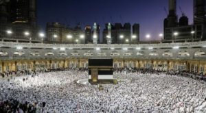 Minister suggests to use private airlines for Hajj flights