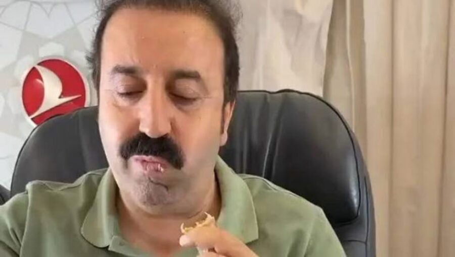 Usta Aşçı, Mohamed’i uçuş sırasında gömleğinin içine yiyecek sakladığı için kara listeye aldı