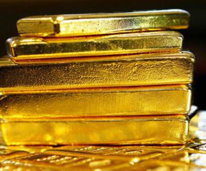 Gold price declines by Rs 4,000 per tola in Pakistan