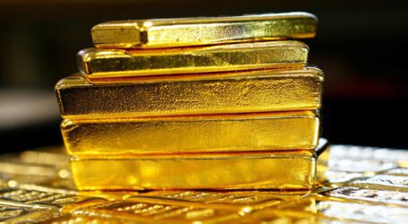Gold price declines by Rs1,900 per tola in Pakistan