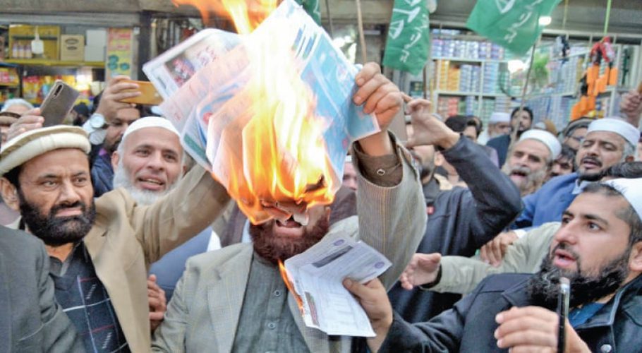 Jamaat-i-Islami activists burn electricity bills during a protest on Masjid Mahabat Khan Road, Peshawar, on Friday against fuel price adjustment. — (File Photo)