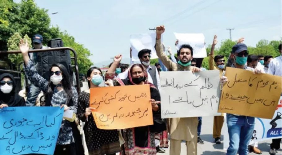 Urdu University students protest against increase in semester fees