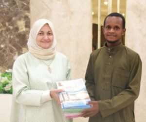 African student who cycled six nations gets scholarship by Al-Azhar University