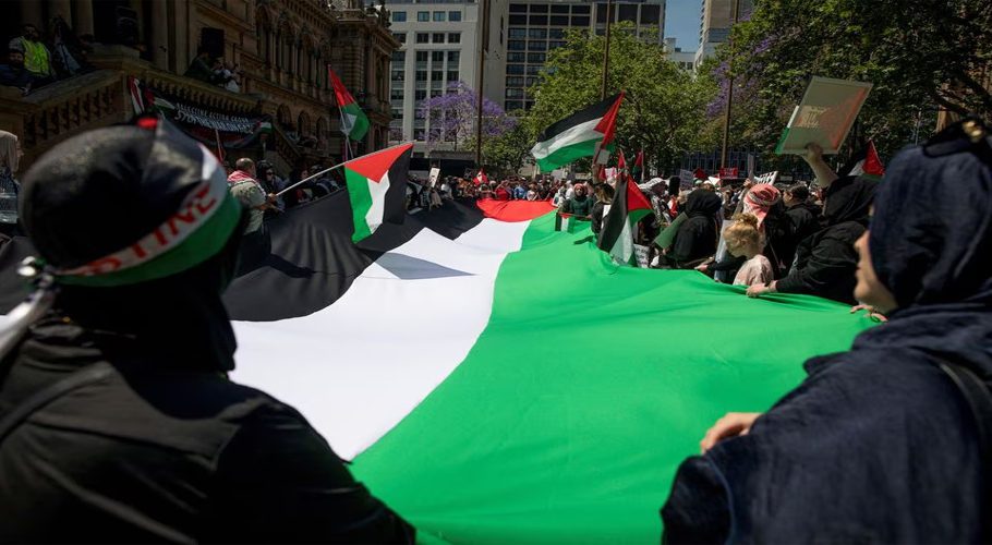 People demonstrate in support of Palestinians in Gaza as the conflict between Israel and Hamas continues, in Sydney, Australia, Saturday, October 21 2023. AAP/Brent Lewin via REUTERS Acquire Licensing Rights