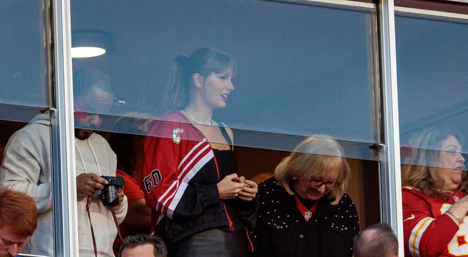 Oct 12, 2023; Kansas City, Missouri, USA; Grammy award winning artist Taylor Swift watches Kansas City Chiefs take the field along with Kansas City Chiefs tight end Travis Kelce (87) mom Donna Kelce prior to the game against the Denver Broncos at GEHA Field at Arrowhead Stadium. Mandatory Credit: William Purnell-USA TODAY Sports Acquire Licensing Rights