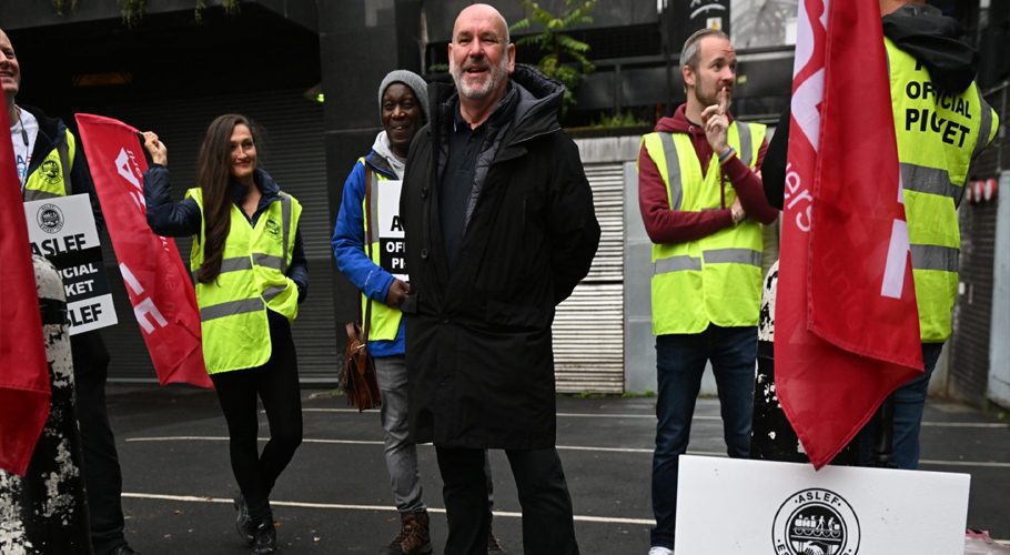 Aslef general secretary Mick Whelan (centre) with striking rail workers on the picket line outside London Euston station Credit: EDDIE MULHOLLAND for The Telegraph.