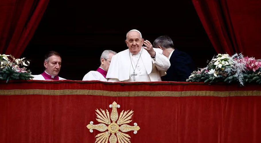 FILE - Pope Francis delivers his traditional Christmas Day Urbi et Orbi message to the city and the world from the main balcony of St. Peter's Basilica at the Vatican, December 25, 2023. REUTERS/Yara Nardi Acquire Licensing Rights