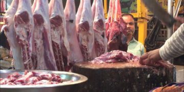 Once again, butchers in Karachi have raised the prices of beef and mutton by Rs. 200 per kg, now pegged at Rs. 1600 and Rs. 2400 per kg, respectively. This surge in prices comes just ahead of Eid-ul-Fitr, as meat consumption traditionally peaks during the holiday season.