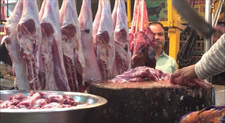 Once again, butchers in Karachi have raised the prices of beef and mutton by Rs. 200 per kg, now pegged at Rs. 1600 and Rs. 2400 per kg, respectively. This surge in prices comes just ahead of Eid-ul-Fitr, as meat consumption traditionally peaks during the holiday season.