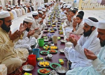 FILE Pakistani Muslims pray before breaking their fast at a mosque during the first day of Ramadan in Peshawar, Pakistan, on July 11, 2013. — AFP