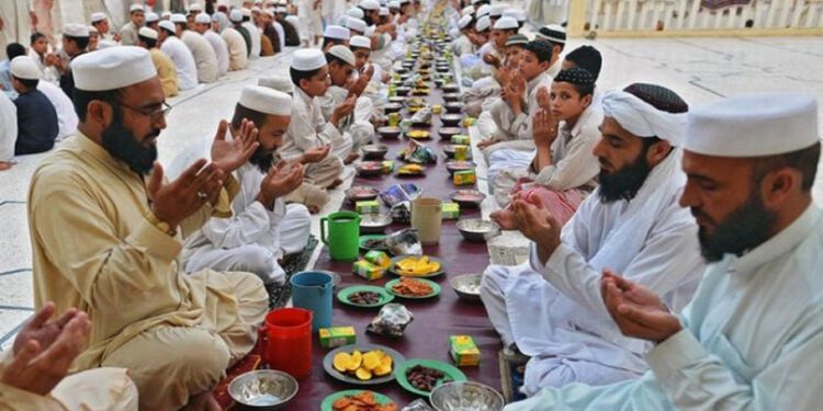 FILE Pakistani Muslims pray before breaking their fast at a mosque during the first day of Ramadan in Peshawar, Pakistan, on July 11, 2013. — AFP