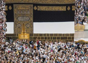 Worshippers throng the courtyard of the Grand Mosque around the Kaaba. Saudi Arabia has announced the opening of applications for seasonal jobs Image Credit: The Saudi Ministry of Hajj