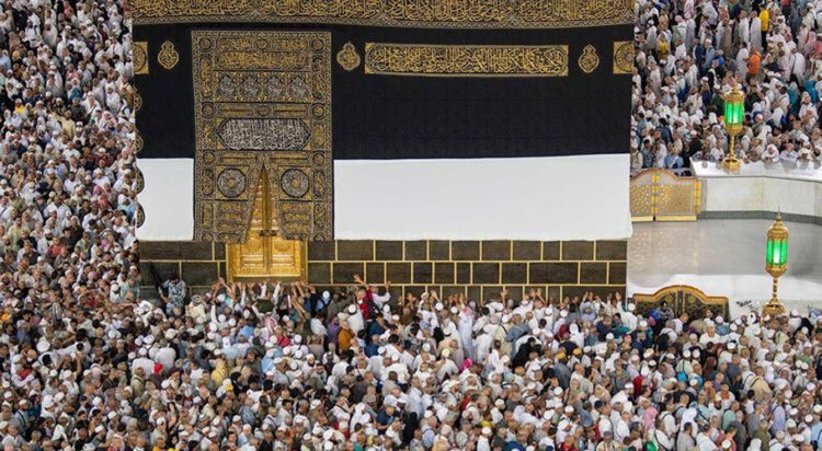 Worshippers throng the courtyard of the Grand Mosque around the Kaaba. Saudi Arabia has announced the opening of applications for seasonal jobs Image Credit: The Saudi Ministry of Hajj