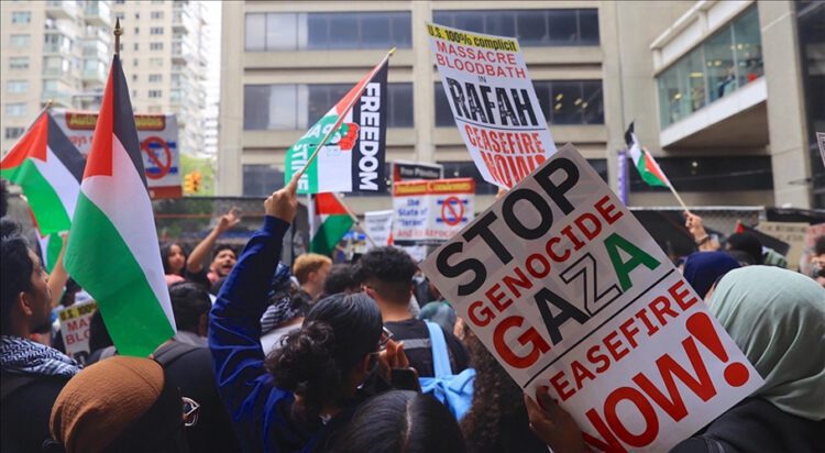 Pro-Palestinian protesters made their voices heard Monday outside the Met Gala, a high-profile fashion event at the Metropolitan Museum of Art in New York City. (AFP)