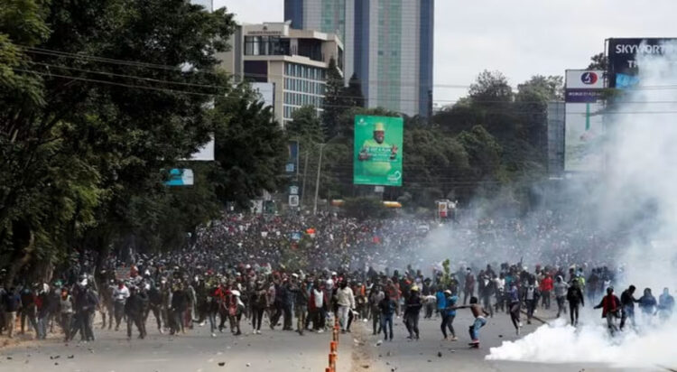 Protesters march toward Parliament: Image CNA