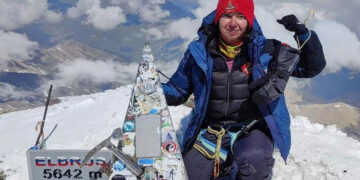 Adventure athlete Samar Khan ascended Mount Elbrus, the highest peak in Europe (Instagram)