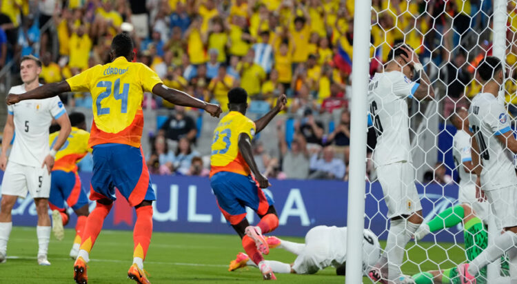 Jefferson Lerma heads Colombia in front. Photograph: Julia Nikhinson/AP