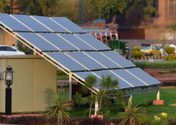 Solar panels installed at a Peshawar park to meet lighting needs. (Image: Dawn.com)