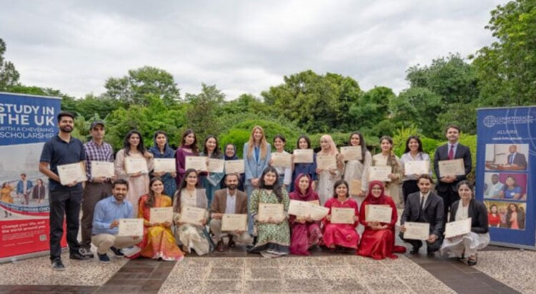 British High Commissioner Jane Marriott with Pakistani students. (APP via British High Commission)