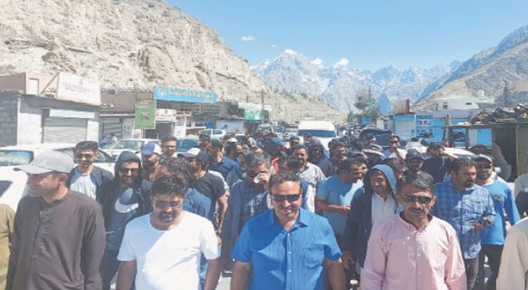 Immigration operations at Khunjerab Pass disrupted; dry port activities suspended as traders stage sit-in at Sost (Image: Dawn)
