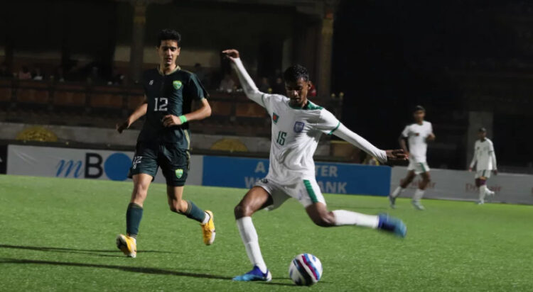 Bangladesh’s Ikramul Islam during Saturday’s SAFF Under-17 Championship semi-final against Pakistan.(Image: dhakatribune.com)