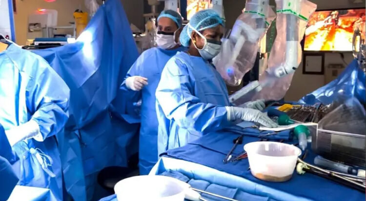 The two-and-a-half-hour surgery, led by Saudi cardiac surgeon Dr. Feras Khaliel at the Kingdom’s King Faisal Specialist Hospital and Research Center (KFSHRC), was carried out on a 16-year-old suffering from stage four heart failure. (Saudi Press Agency)