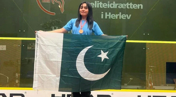 Mehwish Ali posing with Pakistan flag after winning the Nordic Junior Open Squash Championship in Sweden. (Image; The News)