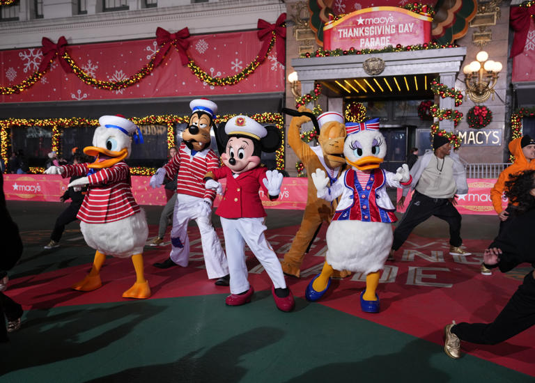 How to watch Thanksgiving Day Parade online?