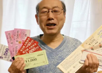 Hiroto Kiritani, the 75-year-old millionaire, dubbed ‘God of Freebies’, travels by bicycle and avoids luxury brands. (Image: DNA India)