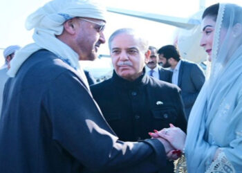 PM Shehbaz and CM Maryam Nawaz received UAE President Sheikh Mohamed bin Zayed Al Nahyan at Rahim Yar Khan Airport on Sunday. (Image: Zeeshan Malik (@ZeshanMalick) Special Assistant to Chief Minister Punjab /Political Secretary)