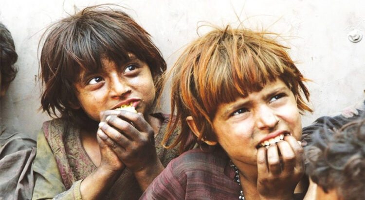 Scavenger children in Lahore, who collect recyclable items from garbage to earn their living, wait for a garbage truck in this file photo. (Image: AP/File)