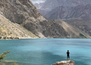 The surreal landscape of Haft Kul, Tajikistan. (Credit: /the-shooting-star.com)