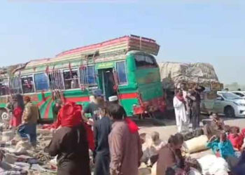 pilgrims standing around buses : Imageby Geo News