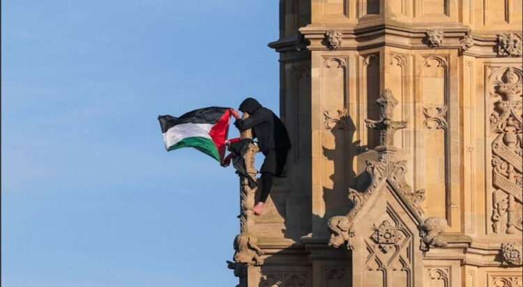 Man with Palestinian flag at London's Big Ben: Image 24 News