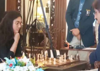 Chess Champion Mehak Maqbool defeated the Chief Minister of Sindh - Image: ARY News