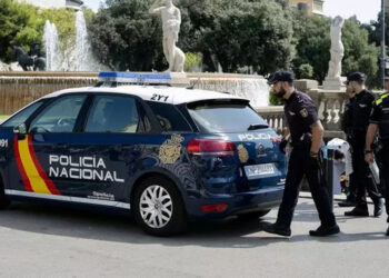 FILE/ National Police in Plaça Catalunya in Barcelona (Image: Pere Tordera via en.ara.cat)