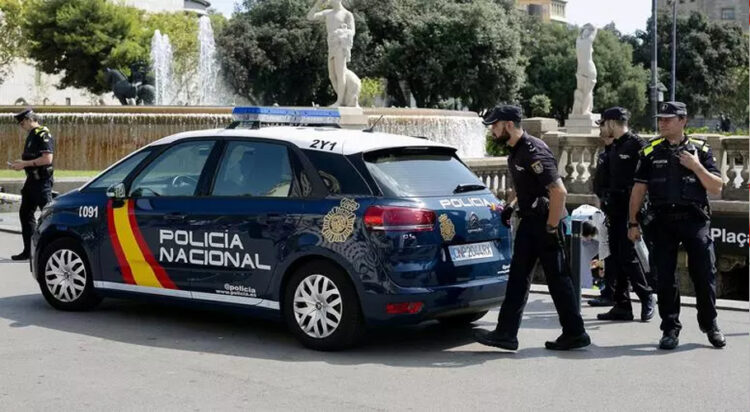 FILE/ National Police in Plaça Catalunya in Barcelona (Image: Pere Tordera via en.ara.cat)