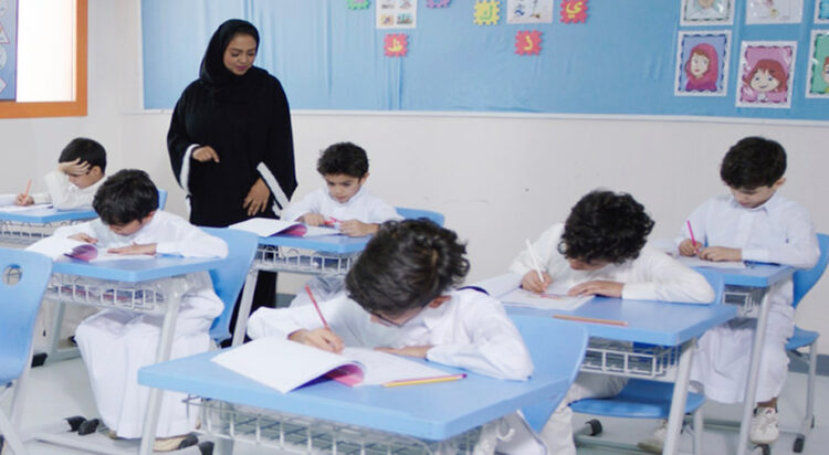 This undated image shows a Saudi primary school teacher in a class. (Image: ArabNews.pk)