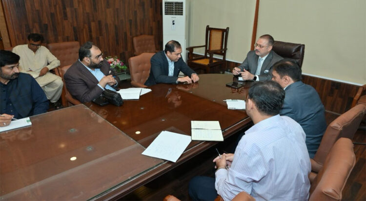 Sindh Senior Minister Sharjeel Inam Memon presiding over the meeting: image by PR
