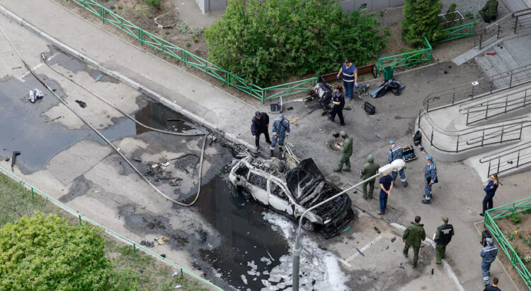 Law enforcement officers work at the site of a car bomb, which killed senior Russian military officer, in Balashikha, outside Moscow, Russia April 25, 2025. REUTERS/Yulia Morozova