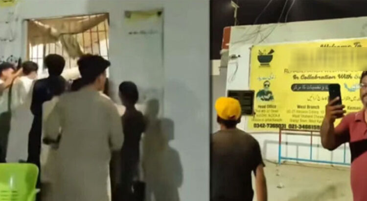 A mob attacked a rehabilitation center, forcibly releasing individuals undergoing treatment for drug addiction. (Image: ARY News)