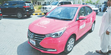 Peoples Pink and Normal Taxi Service launched in Sindh. (Image: Dawn.com)