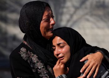 Mourners react during the funeral of Palestinians killed in an overnight Israeli strike on a tent, according to Gaza's health ministry, at Nasser Hospital in Khan Younis, southern Gaza Strip, June 29, 2025. REUTERS/Hatem Khaled