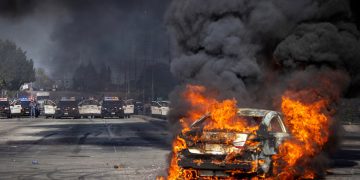 A car burns on Atlantic Boulevard during a standoff by protesters and law enforcement, following multiple detentions by Immigration and Customs Enforcement (ICE), in the Los Angeles County city of Paramount, California, U.S., June 7, 2025. REUTERS/Barbara Davidson